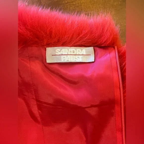 Vintage off-shoulder cocktail dress w/ fur trim. Fitted, lined, midi. Red. 10 - Picture 13 of 16